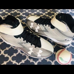 Under Armour Harper One Mid Baseball Cleats